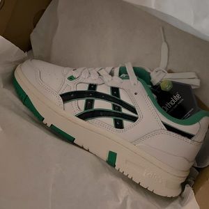 Asics Sneakers